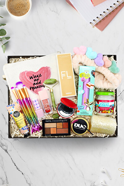 Trendmiya Kadın Premium Kişisel Bakım Makyaj Seti