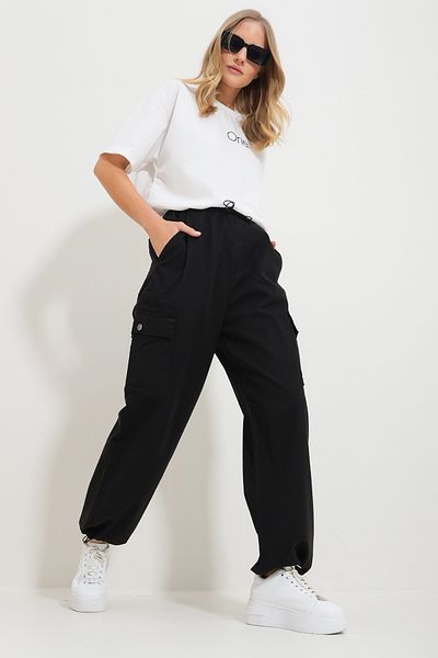 Trend Alaçatı Stili Women's Black Cargo Jogger Pants with Elastic Waist and Pockets Alc-X11760