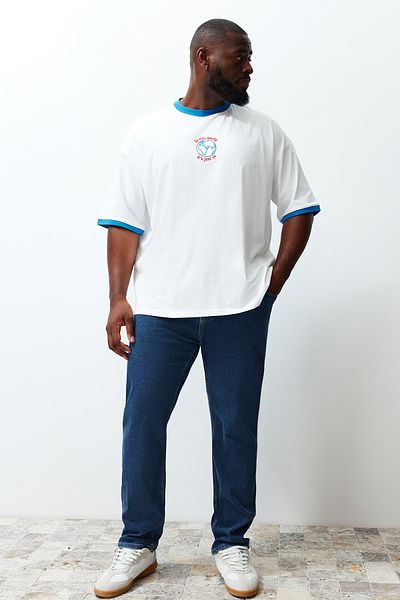 Trendyol Collection Marineblaue Stretch-Jeans in Slim Fit in Übergröße – TMNSS24CJ00000