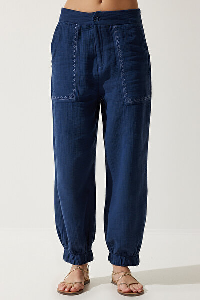 Happiness İstanbul Дамски тъмносини панталони от муселин с бродерия SF00019