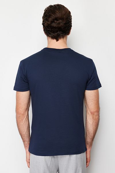 Trendyol Collection Sötétkék csíkos nyomott nyakú 100% pamut póló - TMNSS24TS00059