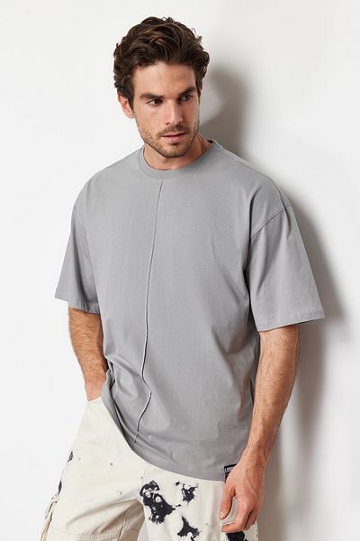 Trendyol Collection Šedé oversize šicí tričko ze 100% bavlny z pevné látky TMNSS24TS00153