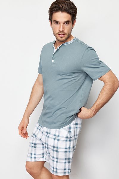 Trendyol Collection Grün kariertes Pyjama-Set aus 100 % Baumwolle mit normaler Passform und Shorts THMSS21PT0326