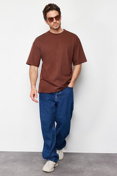 Trendyol Collection Oversize καφέ βαμβακερό μπλουζάκι - Λεπτομέρεια ραφής TMNSS24TS00153