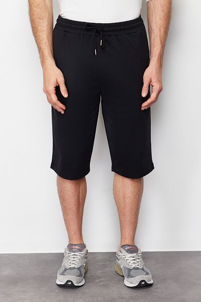 Trendyol Collection Schwarze lange Shorts mit elastischem Bund und Kordelzug - Regular Fit TMNSS24SR00036
