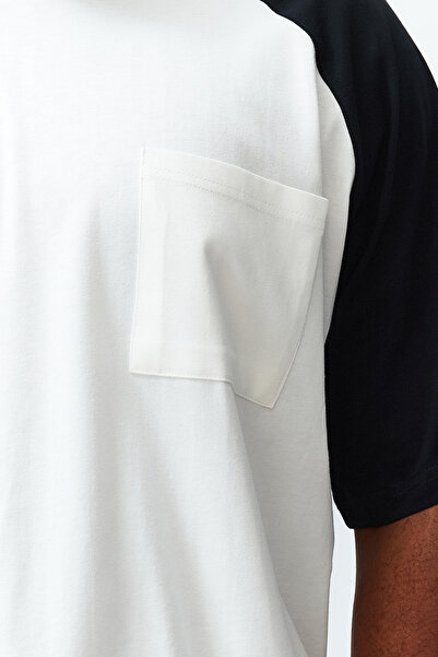 Trendyol Collection Εκρού Color Block Oversize Βαμβακερό μπλουζάκι μεγάλου μεγέθους - με τσέπες TMNSS24BF00044