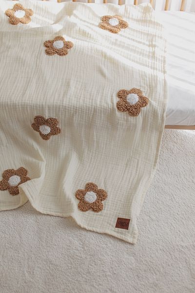 DERY BABY 4 Layer Muslin Teddy Daisy Blanket