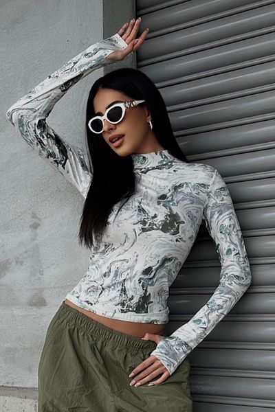 Bipantolon Γυναικείο κορμάκι με πράσινο σχέδιο Pinterest με λεπτομέρεια στα δάχτυλα