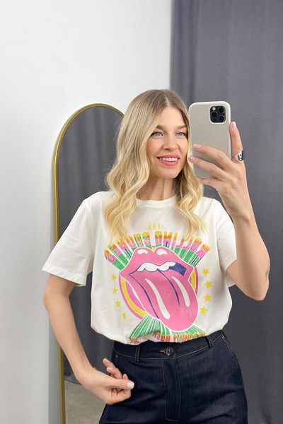 Sue Store تي شيرت أبيض مطبوع عليه حجر رولينج ستون
