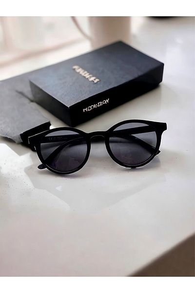 pullmarkt Unisex Sunglasses - Stylish and Comfortable Design