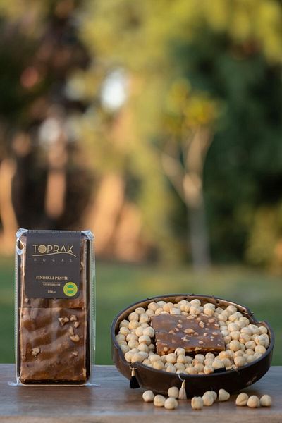 Toprak Doğal Gümüşhane Mulberry Pestil with Hazelnut - 250 G Pestil