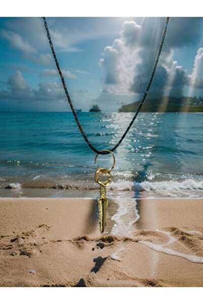 whocares قلادة للجنسين لون ذهبي مع رمز طرف الرمح الصغير، جودة أنيقة وأنيقة