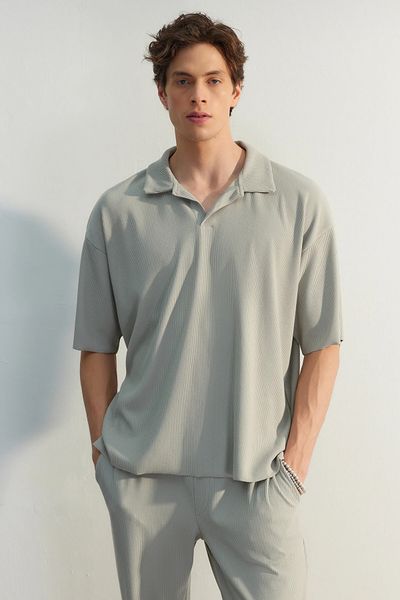 Trendyol Collection Limited Edition Stone Oversize/Wide Texture Anti-Falten Ottoman Polo Collar T-Shirt TMNSS23PO00020