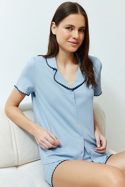 Trendyol Collection Set de pijamale tricotate modal cu broderie albastră premium THMSS24PT00064