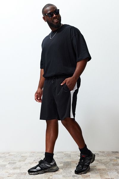 Trendyol Collection Black Large Size Elastic Waisted Shorts - Regular Fit, Medium Size TMNSS23SR00046