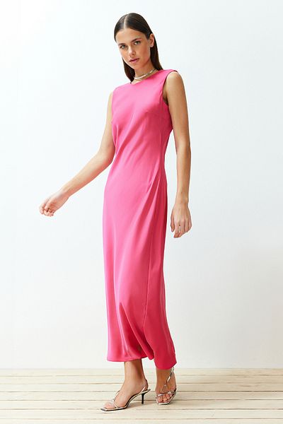 Trendyol Collection Φούξια πίσω Λεπτομερές σατινέ μάξι υφαντό φόρεμα TWOSS24EL00070