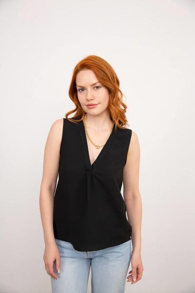 Sue Store Μαύρη μπλούζα με λαιμόκοψη σε μηδέν μανίκια