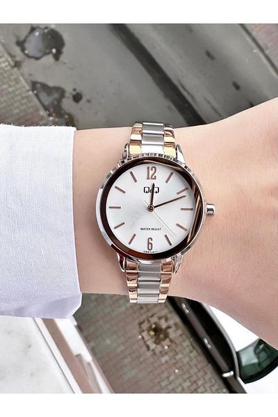 Q&Q Women's Metal Band Wristwatch