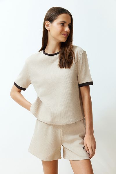 Trendyol Collection Gofri mintás bézs színű blokk szlogen kötött pizsama szett THMSS24PT00217