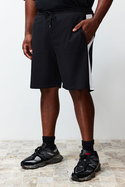 Trendyol Collection Black Large Size Elastic Waisted Shorts - Regular Fit, Medium Size TMNSS23SR00046