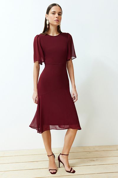 Trendyol Collection Burgunderrotes A-Linien-Kleid aus Chiffon mit Volant und Futter aus gewebtem Stoff TWOSS22EL00733