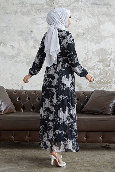 InStyle Diva Collar Belted Pleated Chiffon Dress - Black