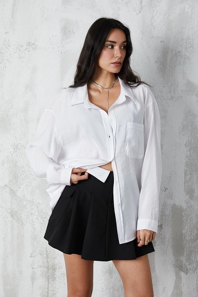 minaaise Cămașă oversize, albă, cu umăr liber, cu detaliu de buzunar 27090
