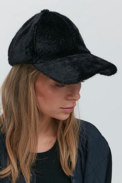 C&City Plyšová čepice Brim 8008 černá