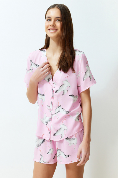 Trendyol Collection Sada pyžama z růžového čápa s viskózovým vzorem THMSS24PT00134