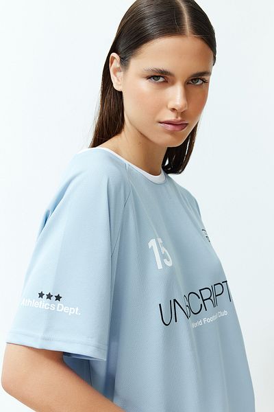 Trendyol Collection Modré Oversize/Wide Fit Slogan Pletené tričko s potiskem TWOSS24TS00106