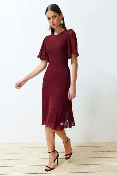 Trendyol Collection Burgunderrotes A-Linien-Kleid aus Chiffon mit Volant und Futter aus gewebtem Stoff TWOSS22EL00733