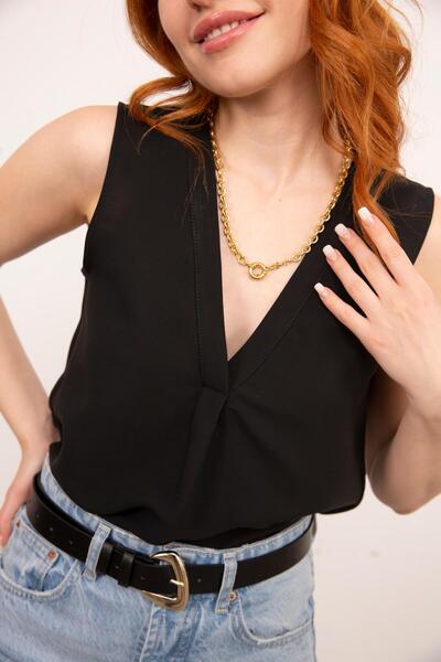 Sue Store Μαύρη μπλούζα με λαιμόκοψη σε μηδέν μανίκια