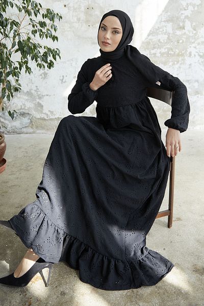 InStyle Rochie de broderie cu ciucuri la guler - neagra