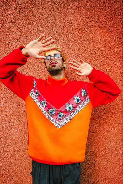 melongeneco Kırmızı ve turuncu renkli çiçekli tasarım oversıze balıkçı yaka sweat 3iplik şardonlu kumaş