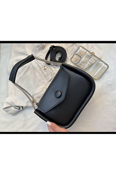 Katusa Чорна сумка-багет з ланцюжком
