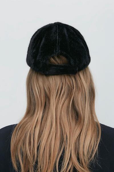 C&City Plyšová čepice Brim 8008 černá