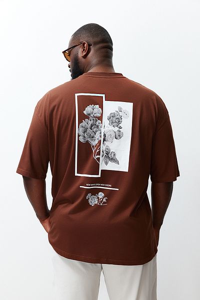 Trendyol Collection Plus Size Brązowa Oversize Koszulka - Wygodna Krótki Rękaw Nadruk TMNSS23TS00136