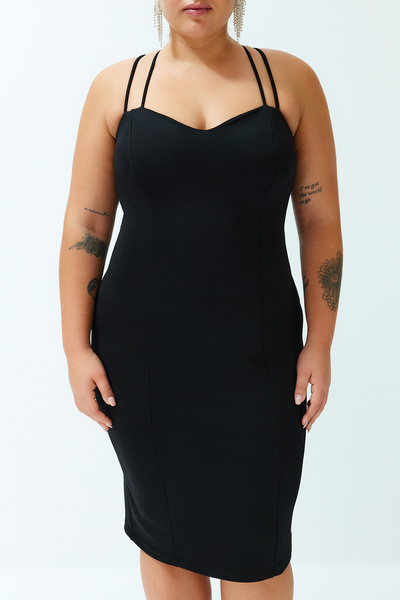 Trendyol Curve Pletené šaty s černým srdcem a límcem TBBSS24AH00089