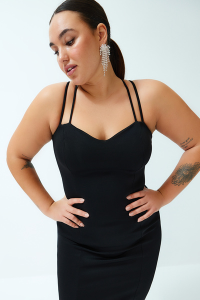 Trendyol Curve Pletené šaty s černým srdcem a límcem TBBSS24AH00089