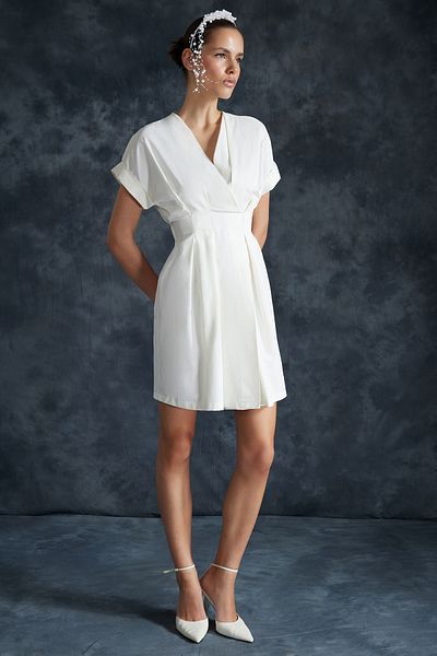 Trendyol Collection Λευκό Μίνι υφαντό φόρεμα με διπλό γιακά σε γραμμή Α με άνοιγμα στη μέση TWOSS24EL00147