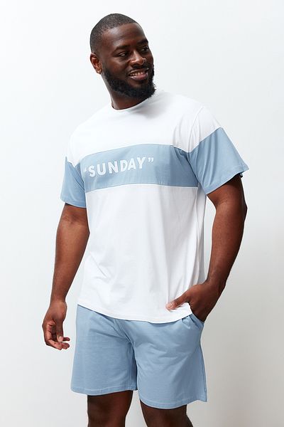 Trendyol Collection Modrý a bílý barevný blok Regular Fit Tištěné velké šortky Pyžamová sada TMNSS24AI00003
