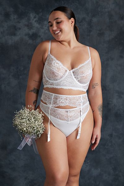 Trendyol Curve Weißes Braut-Dessous-Set mit Bügeln TBSSS24DG00007