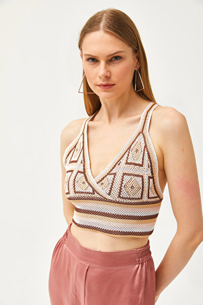 Olalook Kadın Bej Sırtı Çapraz Patch Desenli Triko Bluz BLZ-19002539