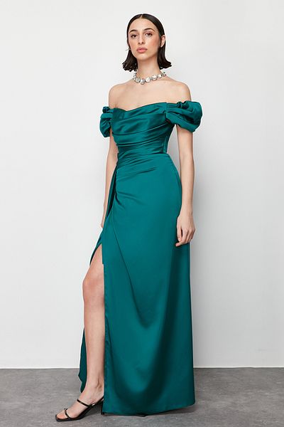 Trendyol Collection Langes smaragdgrünes Satin-Abendkleid – Stilvolles Design TPRSS24AE00113