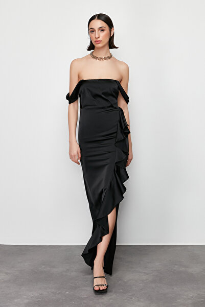 Trendyol Collection Σατέν υφασμένο μαύρο μακρύ βραδινό φόρεμα με λεπτομέρεια βολάν TPRSS24AE00056