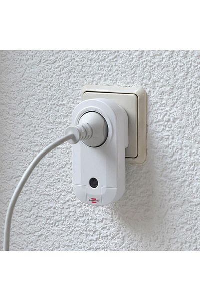 BRENNENSTL 3-Piece Child Protection Socket with Remote Control
