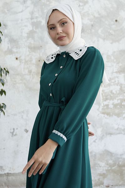 InStyle Dětské šaty s páskem do pasu - smaragdově zelené