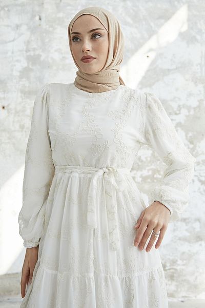 InStyle فستان شيفون مطرز بنقشة الزهور - أبيض