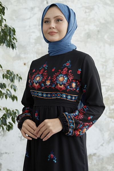 InStyle Fustă brodată cu volan Rochie din sifon - neagră
