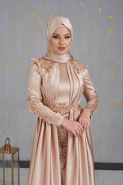 PİENNAR Βραδινό φόρεμα Karaca Hijab με απλικέ μπροστά με χρυσό